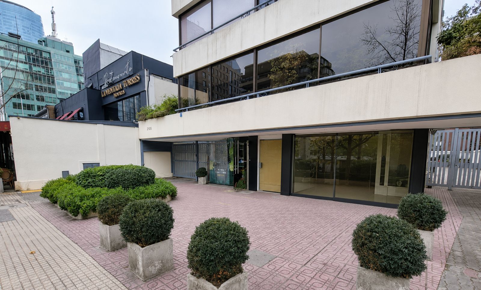 8 ARRIENDO LOCAL COMERCIAL | ISIDORA GOYENECHEA, LAS CONDES