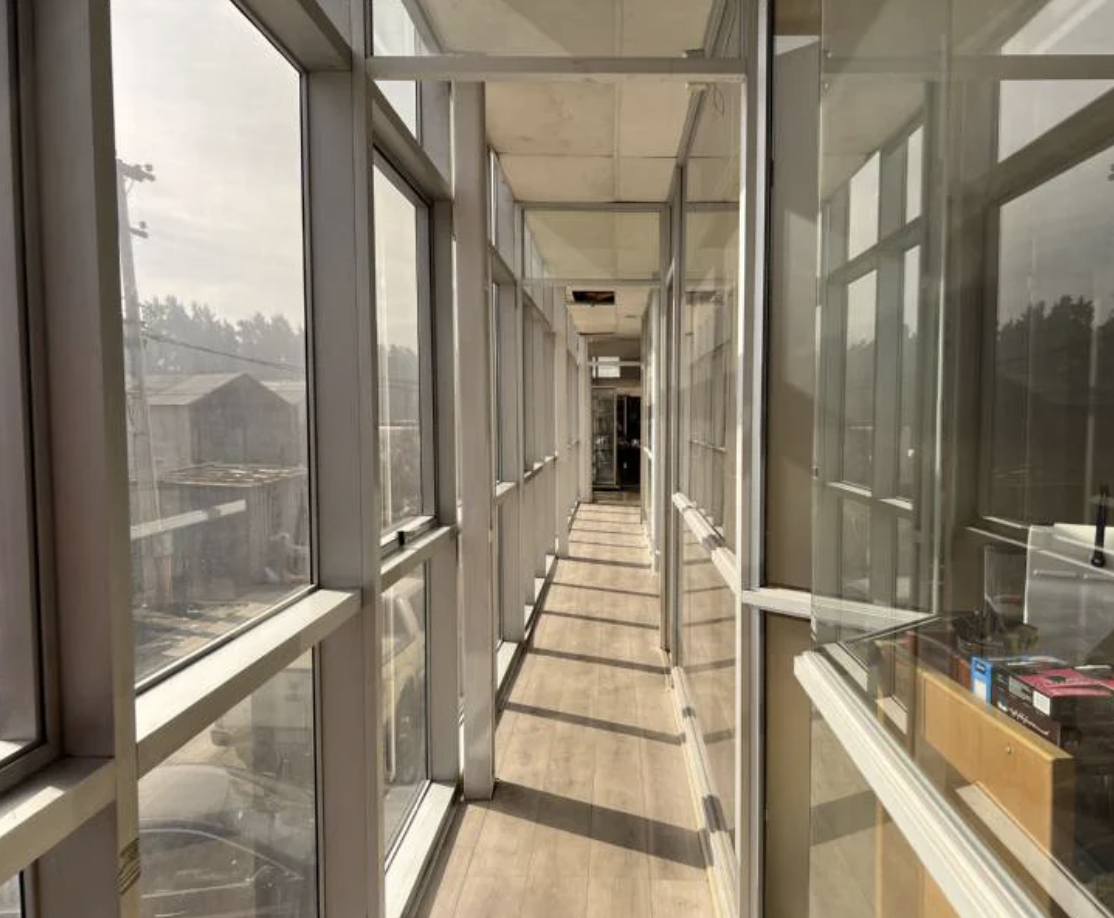 BODEGA INDUSTRIAL CON OFICINAS EN VENTA
