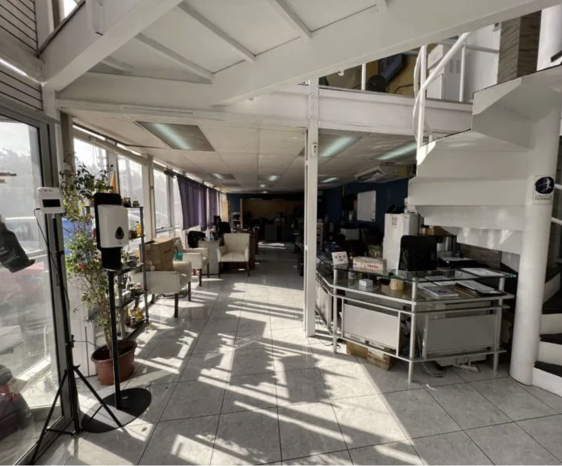 BODEGA INDUSTRIAL CON OFICINAS EN VENTA