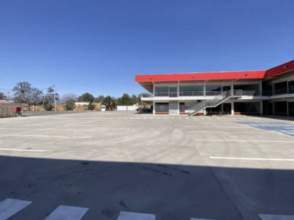 STRIP CENTER EN VENTA – LAMPA | 26 LOCALES ARRENDADOS