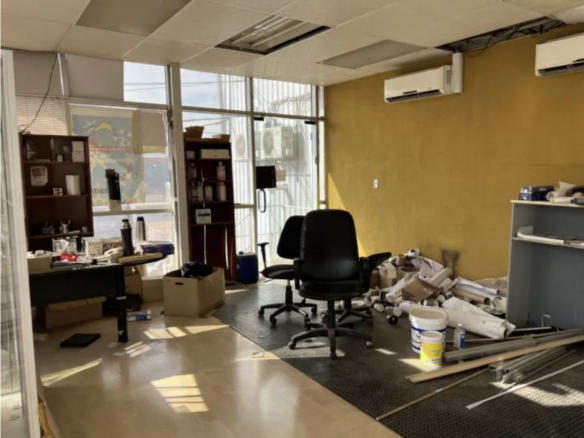 BODEGA INDUSTRIAL CON OFICINAS EN VENTA
