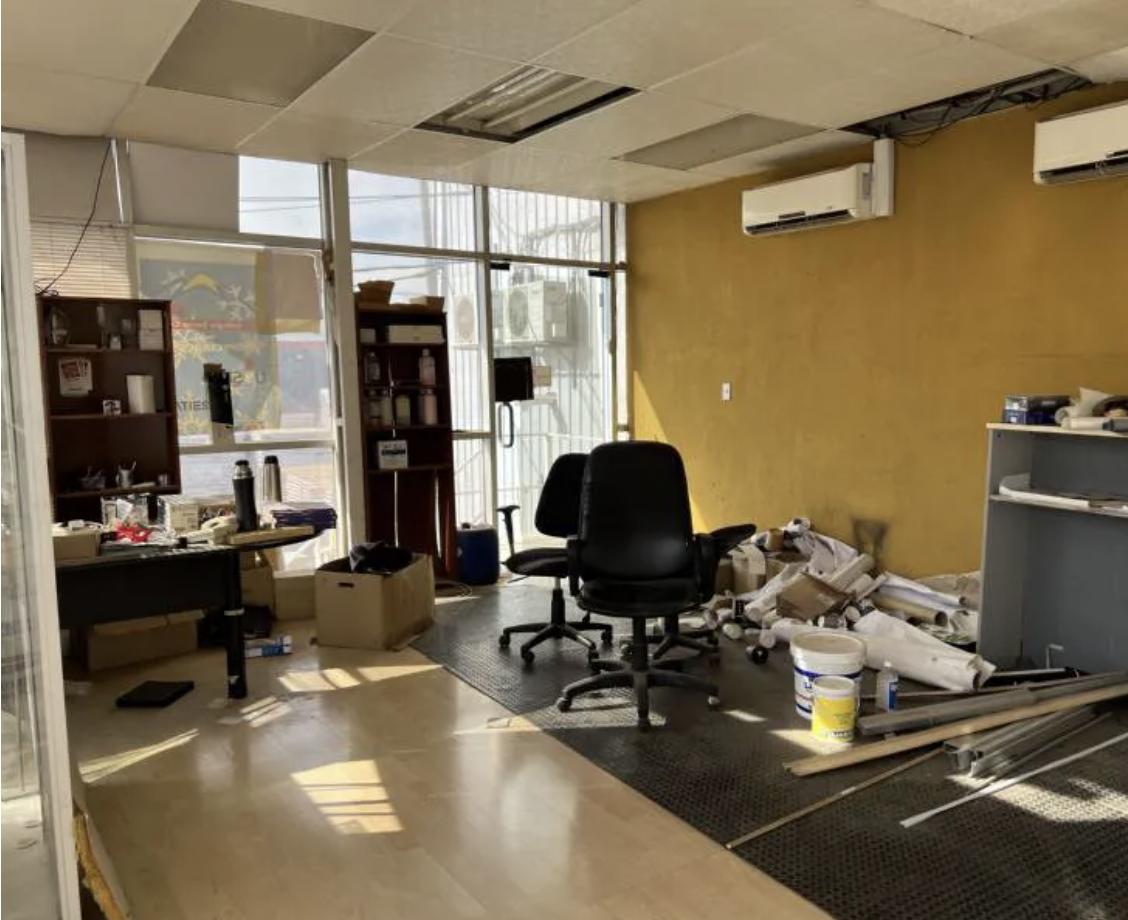 BODEGA INDUSTRIAL CON OFICINAS EN VENTA