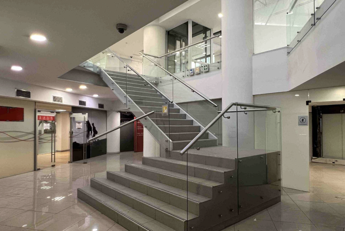 ARRIENDO LOCAL COMERCIAL | NUEVA YORK 69, SANTIAGO