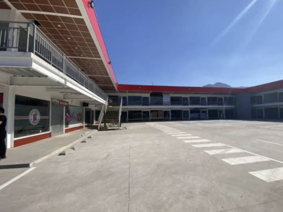STRIP CENTER EN VENTA – LAMPA | 26 LOCALES ARRENDADOS