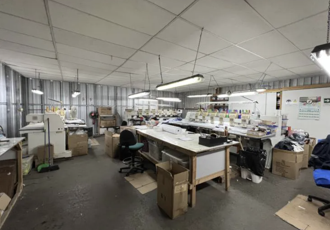 BODEGA INDUSTRIAL CON OFICINAS EN VENTA