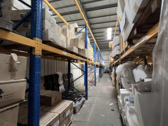 BODEGA INDUSTRIAL CON OFICINAS EN VENTA