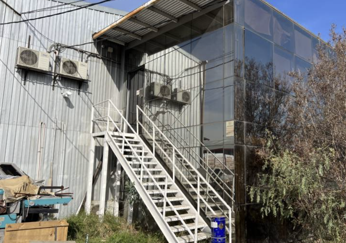 BODEGA INDUSTRIAL CON OFICINAS EN VENTA