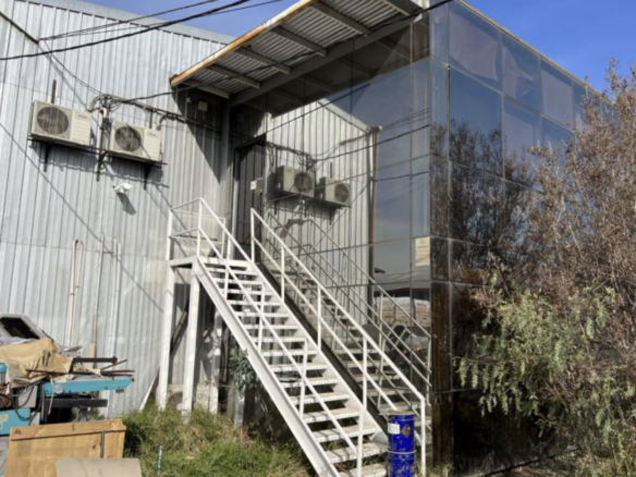 BODEGA INDUSTRIAL CON OFICINAS EN VENTA