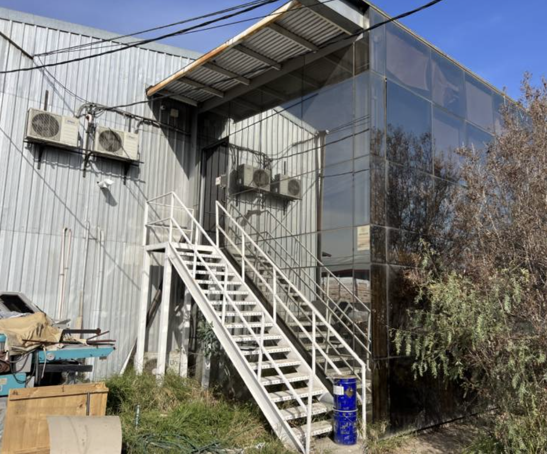 BODEGA INDUSTRIAL CON OFICINAS EN VENTA