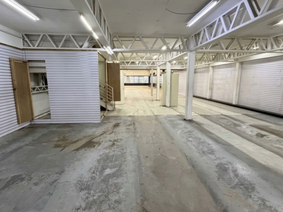 LOCAL COMERCIAL EN ESQUINA  |  CENTRO DE CONCEPCIÓN