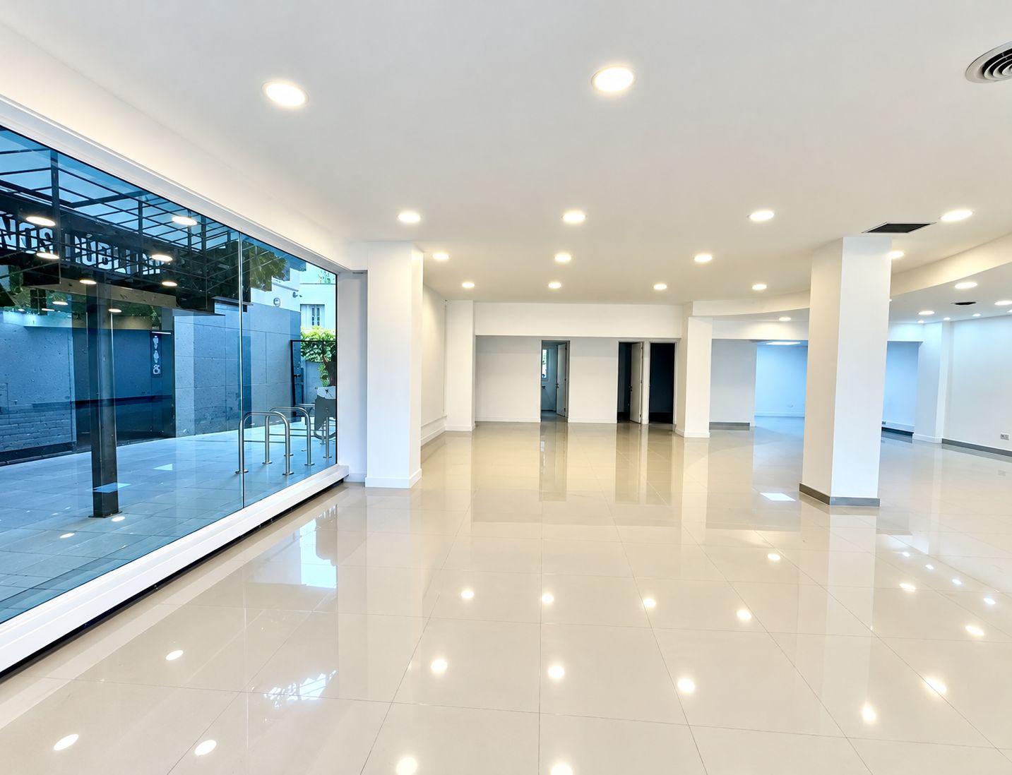 2 LOCALES COMERCIALES EN ARRIENDO | FONTOVA STRIP CENTER