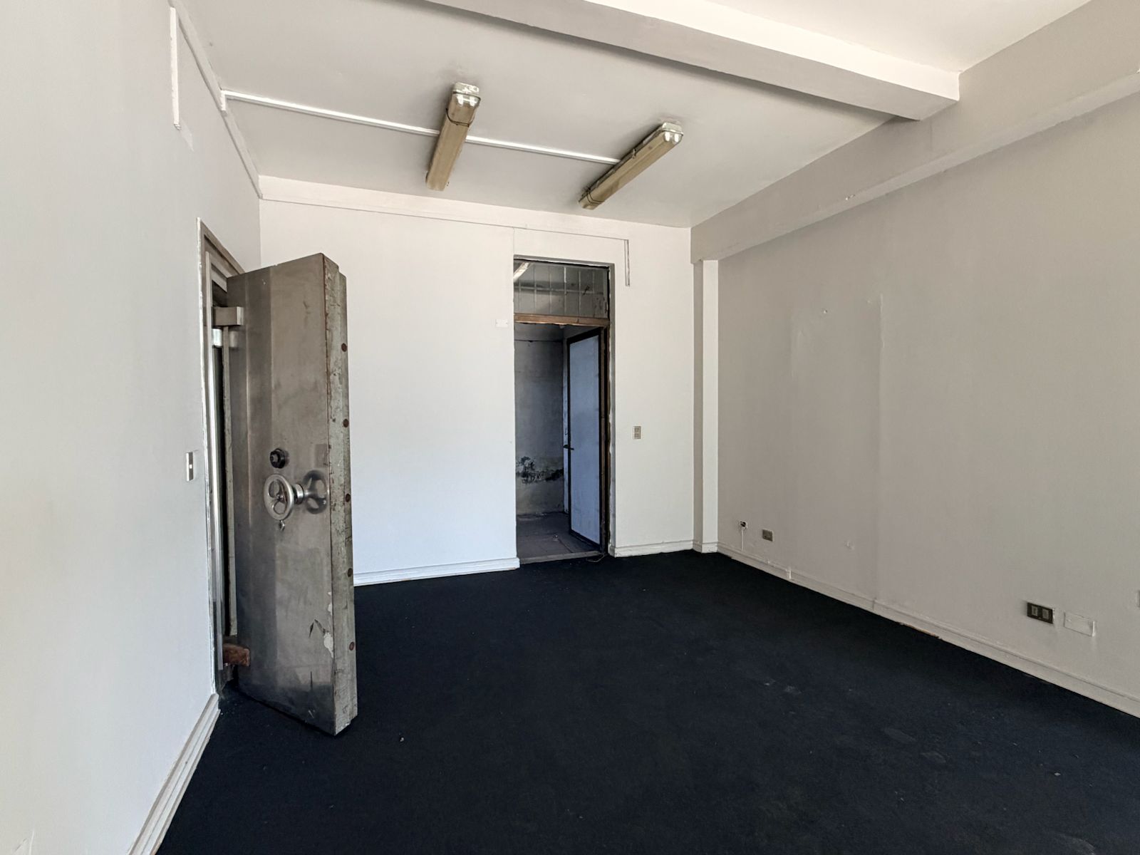 21 VENTA /ARRIENDO LOCAL COMERCIAL | AV. VICUÑA MACKENNA
